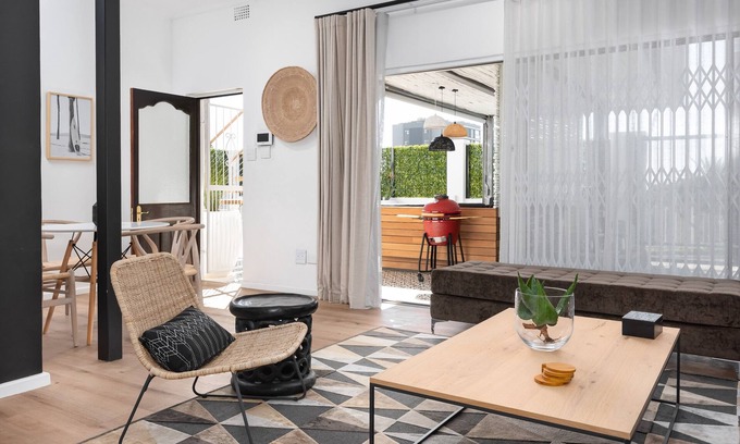 Green Point Apartment | Chic Apartment in Quiet Green Point | Pool Access