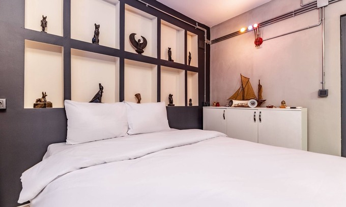 Osmanbey Apartment | Chic Flat w Balcony in Sisli Near Nisantasi City's