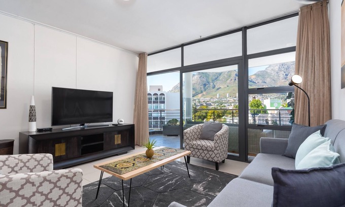 Cape Town City Centre Apartment | Contemporary City Apartment | Table Mountain Views