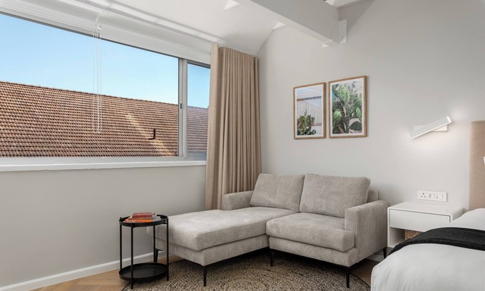 Three Anchor Bay Apartment | Cozy Sea Point Studio Apt l Netflix l Wifi
