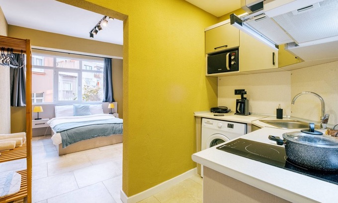 Fatih Apartment | Cozy Suite w King Bed Near Sultanahmet