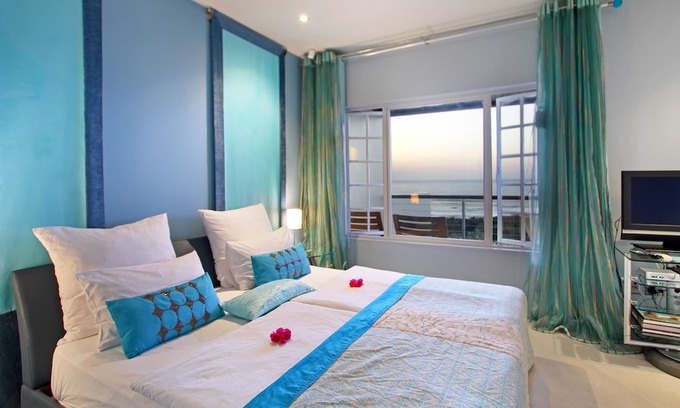 Trafalgar House | Days At Sea Beach Lodge