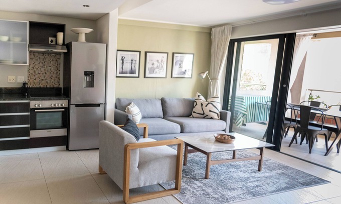 Cape Town City Centre Apartment | Deluxe Apartment in De Waterkant. WiFi included