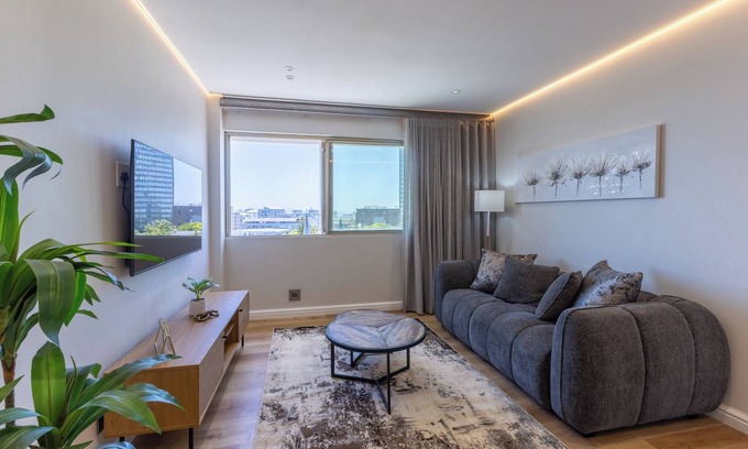 Three Anchor Bay Apartment | Designer Sea Point Apartment | Pool + Wifi