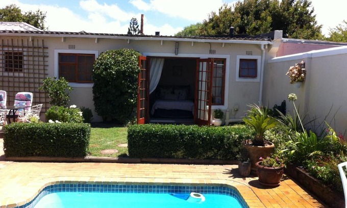 Plumstead House | Di's Cottage