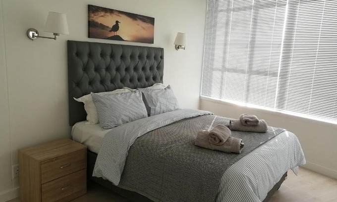 Cape Town City Centre Apartment | Disa Park 14th Floor Apartment with City Views