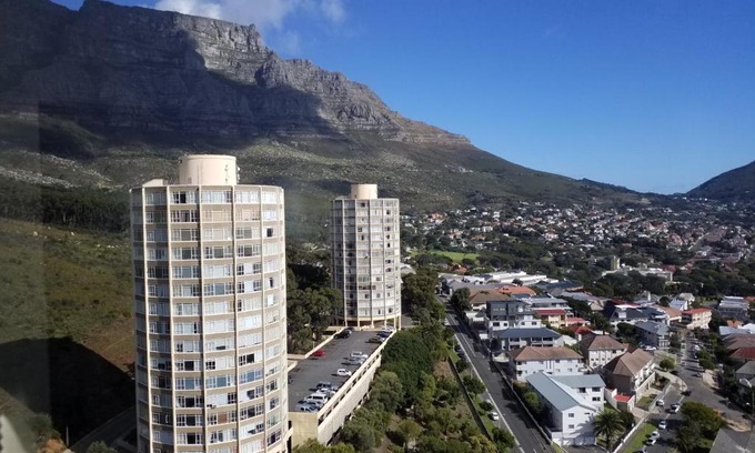 Cape Town City Centre Apartment | Disa Park 17th Floor Apartment with City Views