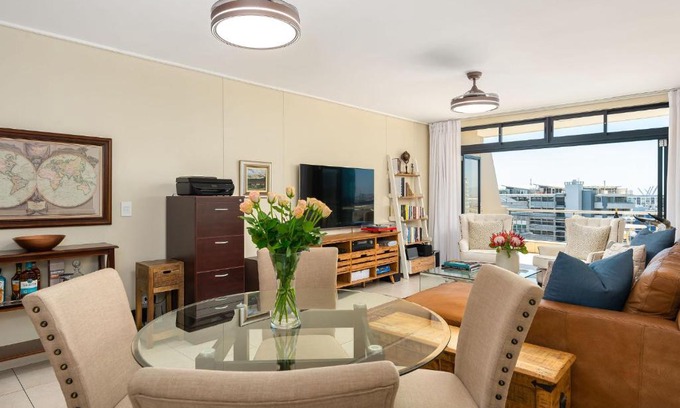 Cape Town City Centre Apartment | Dockside Views