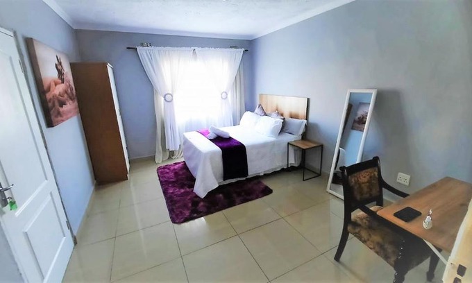 Kingsborough House | Ekhaya Accommodation