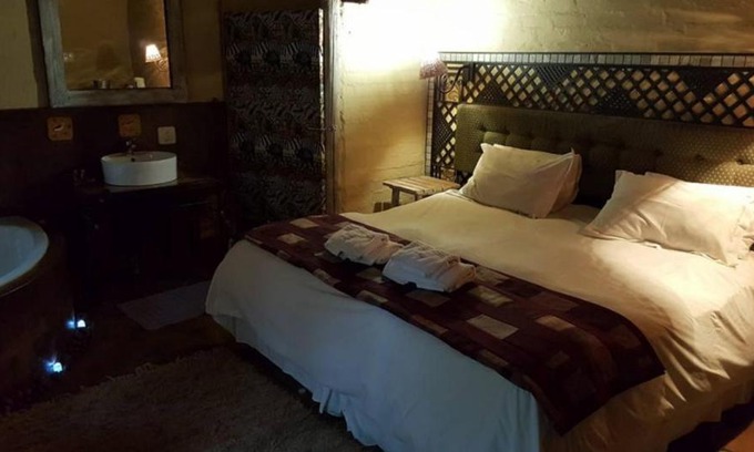 Benoni House | Essential Rose Room African Silhouette Country House for Essential Workers