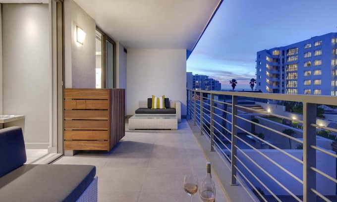 Sea Point Apartment | Fairmont 204