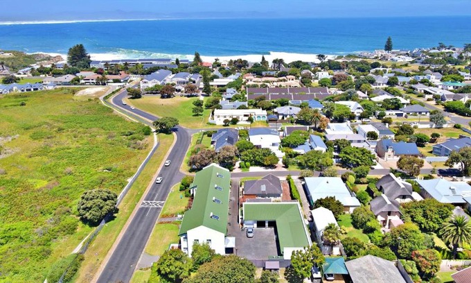 Eastcliff Apartment | Fairway Holiday Accommodation