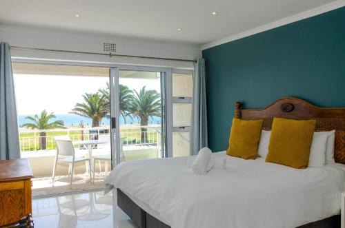 Mouille Point Apartment | First floor apartment with beautiful sea view