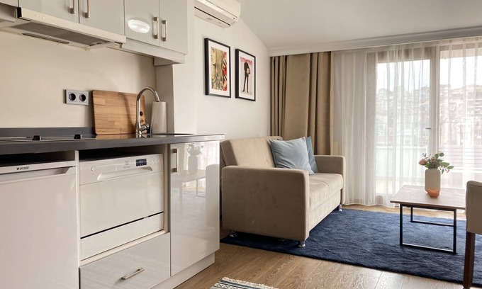 Harbiye Apartment | Flat w Terrace 10 min to City's Mall and Taksim