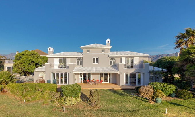 Strand House | Golf at the Beach !