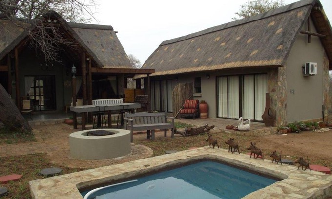 Hoedspruit Cabin | Hatbrooke Lodge