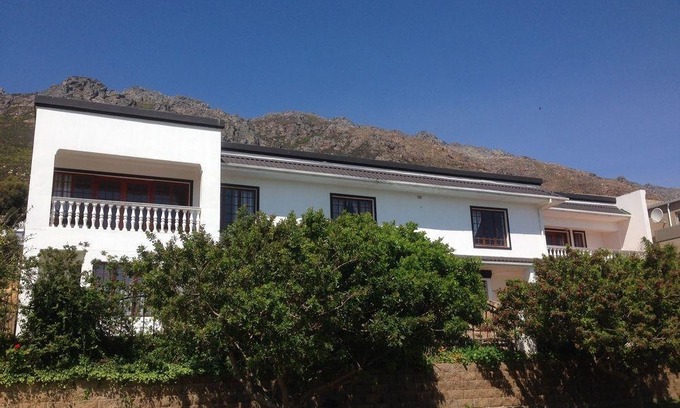 Gordon's Bay Hotel | Helderberg Guesthouse
