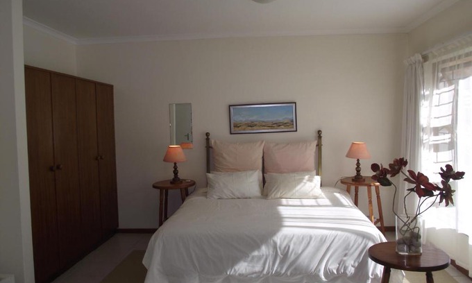 Voelklip Apartment | Hermanus At Rikis Self Catering