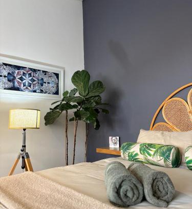 Kareeberg Apartment | Hermanus Waterfront Boho Studio Apartment, Whale Coast Hideaway