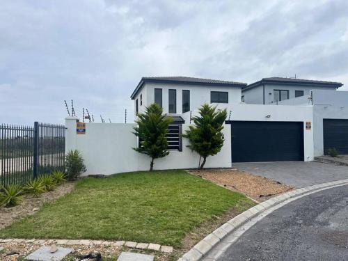 Bloubergstrand House | Home in Parklands East