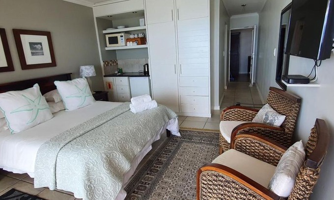 Brenton-on-Sea House | HoneyMoon Suit in Brenton On The Rocks