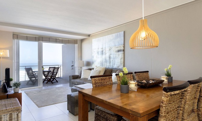 Bloubergstrand Apartment | Horizon Bay 501, Blouberg by HMH