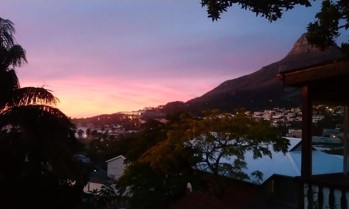 Camps Bay Apartment | Independent quaint flat, close to beach