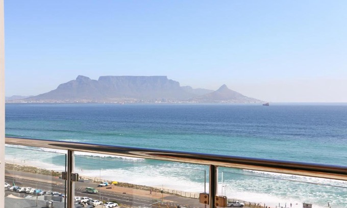 Bloubergstrand Apartment | Infinity 602