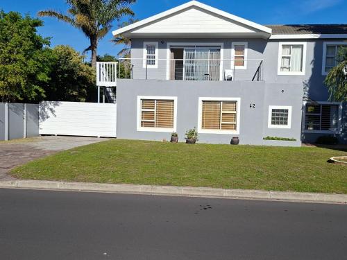 Flamingo Vlei Apartment | Leigh's home with dogs