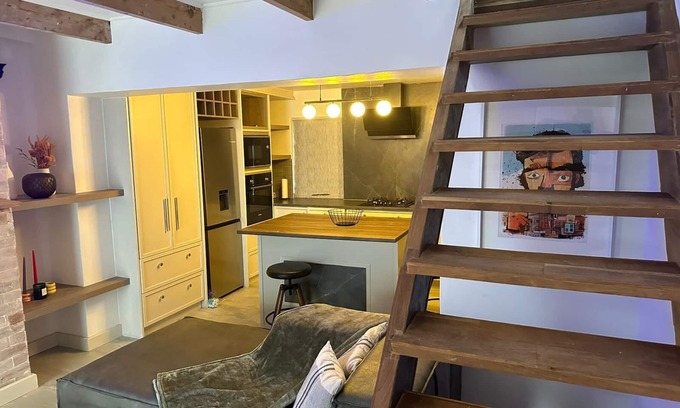 Mowbray House | Lemon House - Cozy Modern Finish and Style - Near University of Cape Town UCT