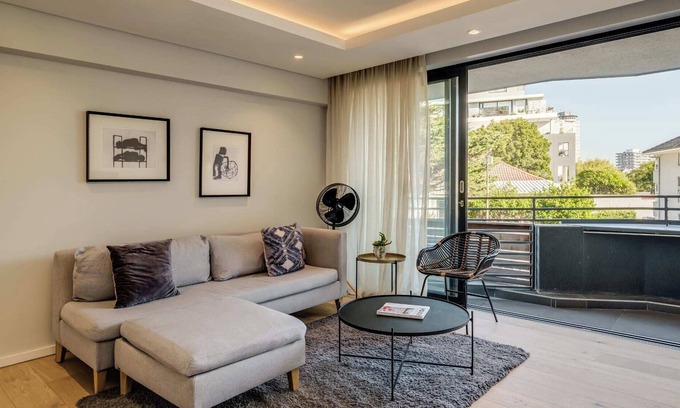 Three Anchor Bay Apartment | Lock up and Go Apartment in Sea Point (D on S)