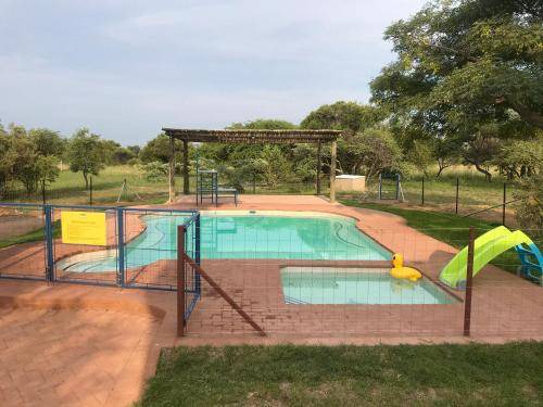 Hammanskraal Cabin | Lodge ∙ 4 bedrooms ∙ 11 guests