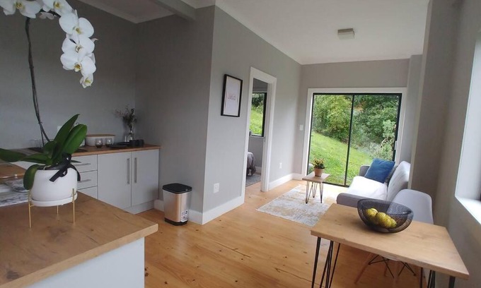 Knysna Apartment | Lovely 1-bedroom unit in beautiful Knysna Heights