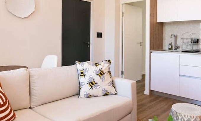 Sea Point Apartment | Luminous 1-bedroom apartment with WiFi and 300m from the sea