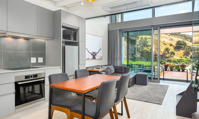 Bo'Kaap Apartment | Luxe De Waterkant Apartment with Mountain Views