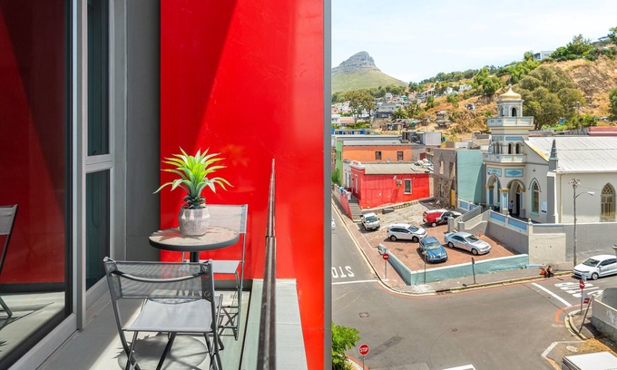 Bo'Kaap Apartment | Luxe De Waterkant Apartment ϟ No Loadshedding ϟ