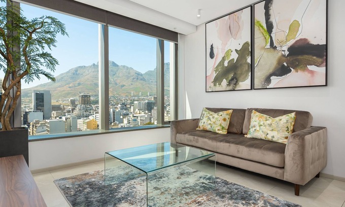 Bo'Kaap Apartment | Luxe Sky Apartment with Mountain Views
