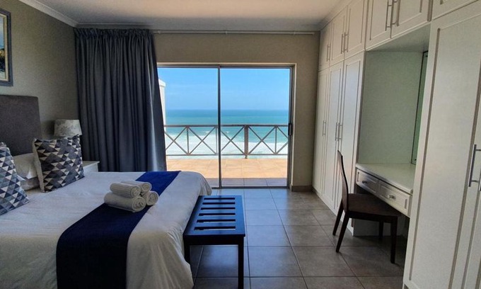 Brenton-on-Sea Villa | Luxurious 4 bedrooms Villa in Brenton On The Rocks