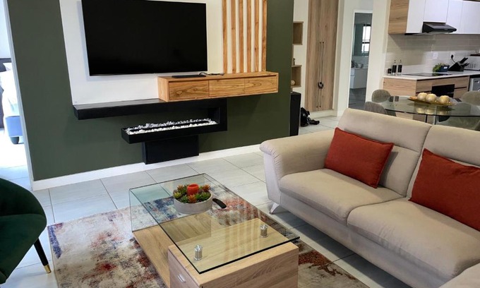 Greater Johannesburg Metropolitan Area Apartment | Luxury 2 Bedroom Apartment in Waterfall