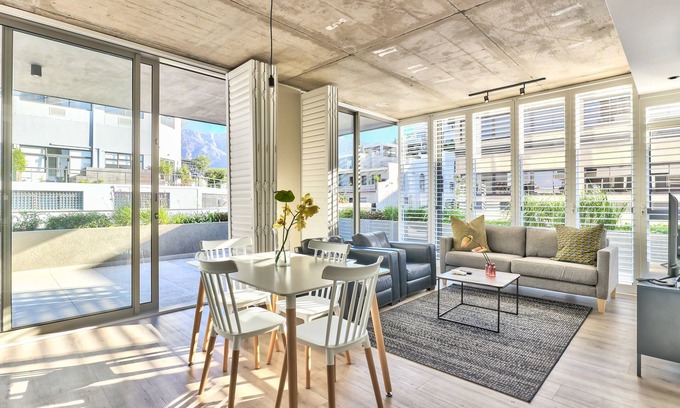 Cape Town City Centre Apartment | Luxury 2 Bedroom With Balcony