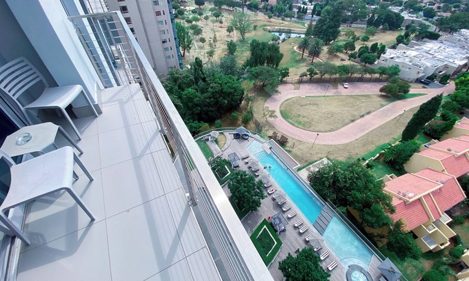 Sandown Apartment | Luxury Retreat in Sandton City