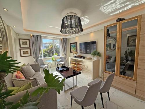 Sea Point Apartment | Luxury Seapoint One-Bedroom secure apartment with on-premise parking