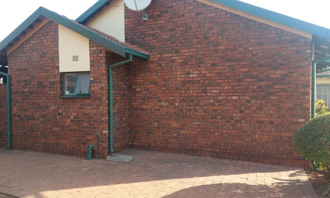 Middelburg Villa | Madimetja' Villa Hospitality