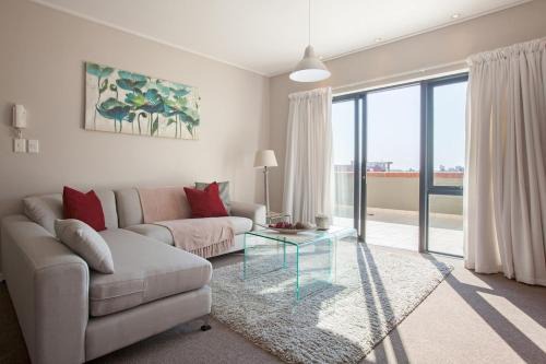 Century City Apartment | Manhattan Towers 507 by CTHA