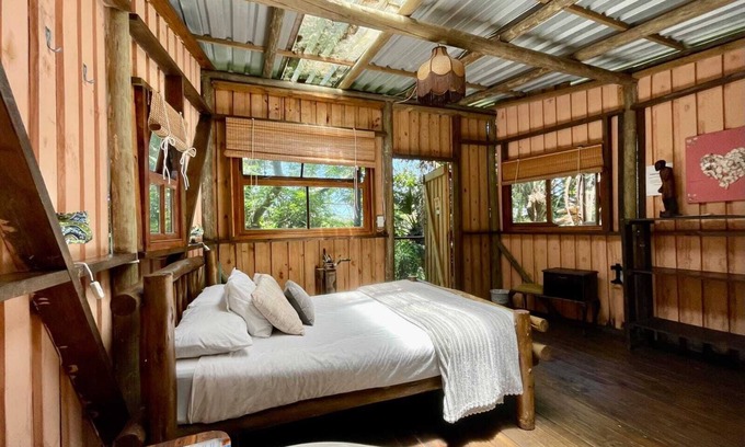 Umzumbe Hostel | Mantis and Moon Backpacker Lodge