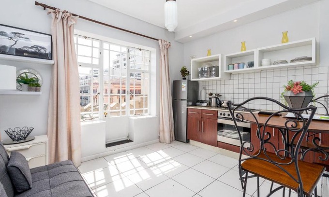 Cape Town City Centre Apartment | Market House-Central-WiFi-Convenient