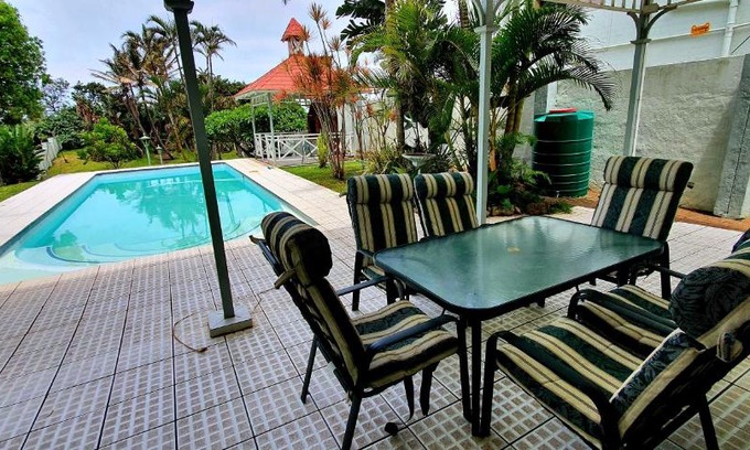 Ramsgate Beach House | Meyershof - Sleeps 12 - Ideal Holiday Home Destination