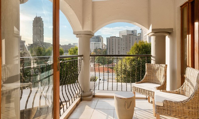 Sandown Apartment | Modern 1 BR w/ King Bed in the Heart of Sandton