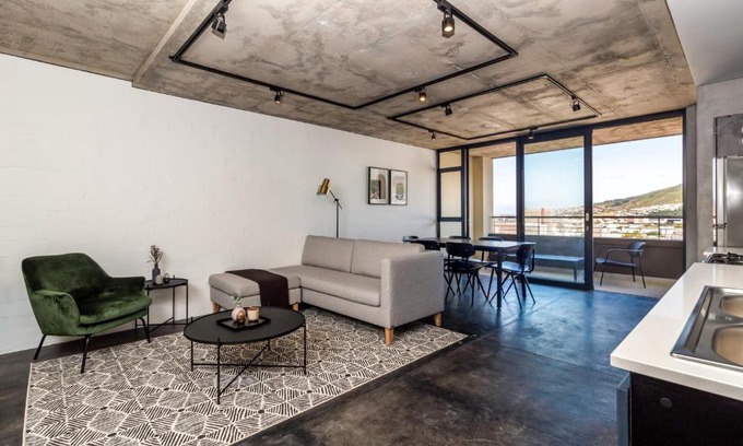 Bo'Kaap Apartment | Modern 2 Bed Apartment in Bo-Kaap with Table Mountain Views