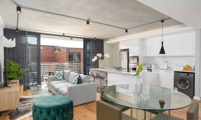 Cape Town City Centre Apartment | Modern 2 Bedroom Apartment in De Waterkant